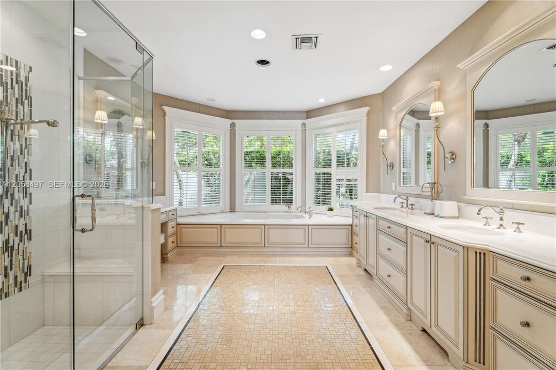 En Venta: $2,495,000 (6 camas, 5 baños, 4437 Pies cuadrados)