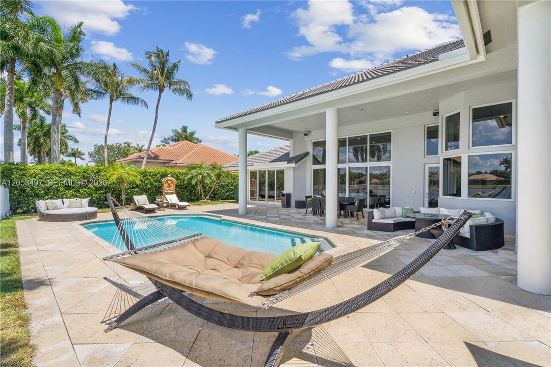 En Venta: $2,495,000 (6 camas, 5 baños, 4437 Pies cuadrados)