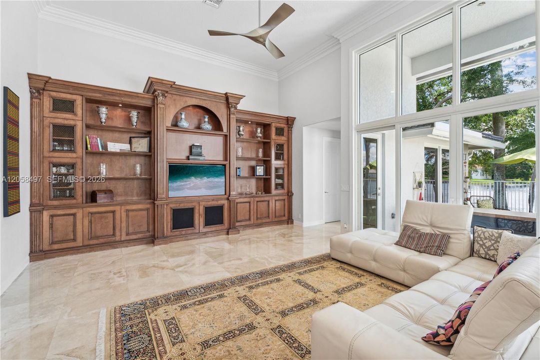 En Venta: $2,495,000 (6 camas, 5 baños, 4437 Pies cuadrados)