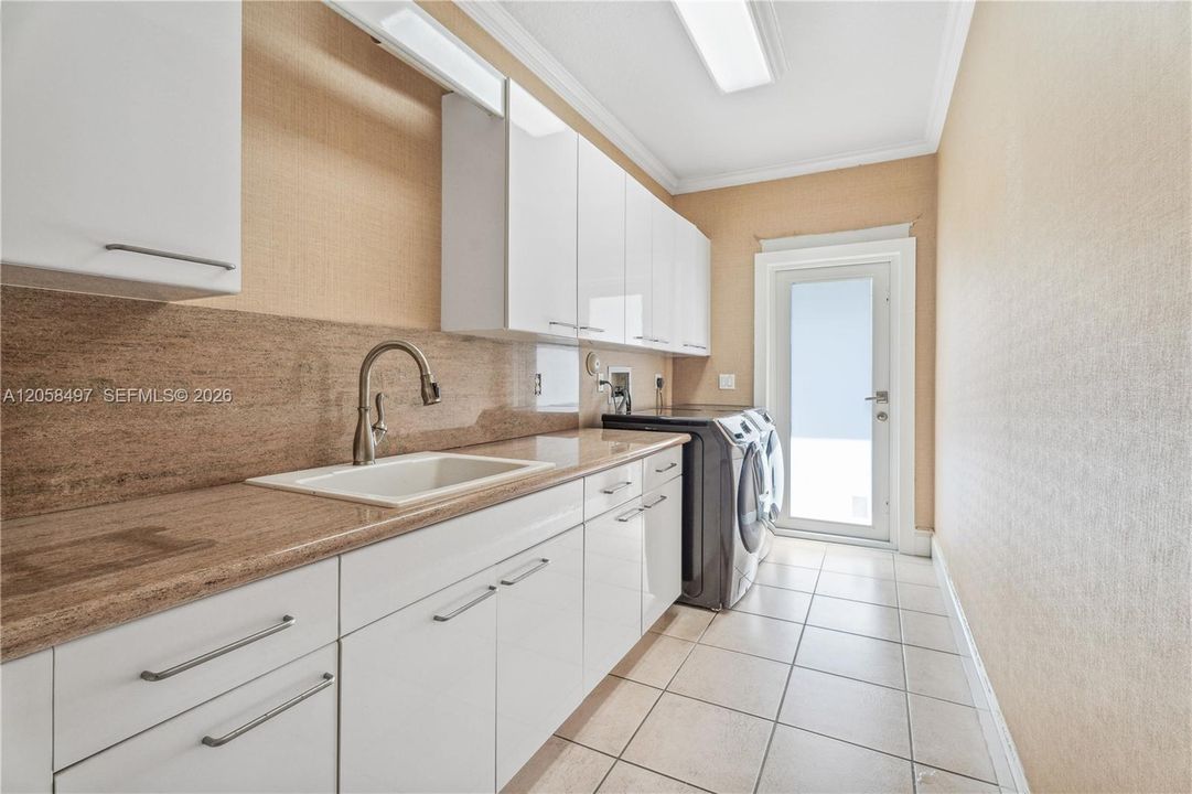 En Venta: $2,495,000 (6 camas, 5 baños, 4437 Pies cuadrados)