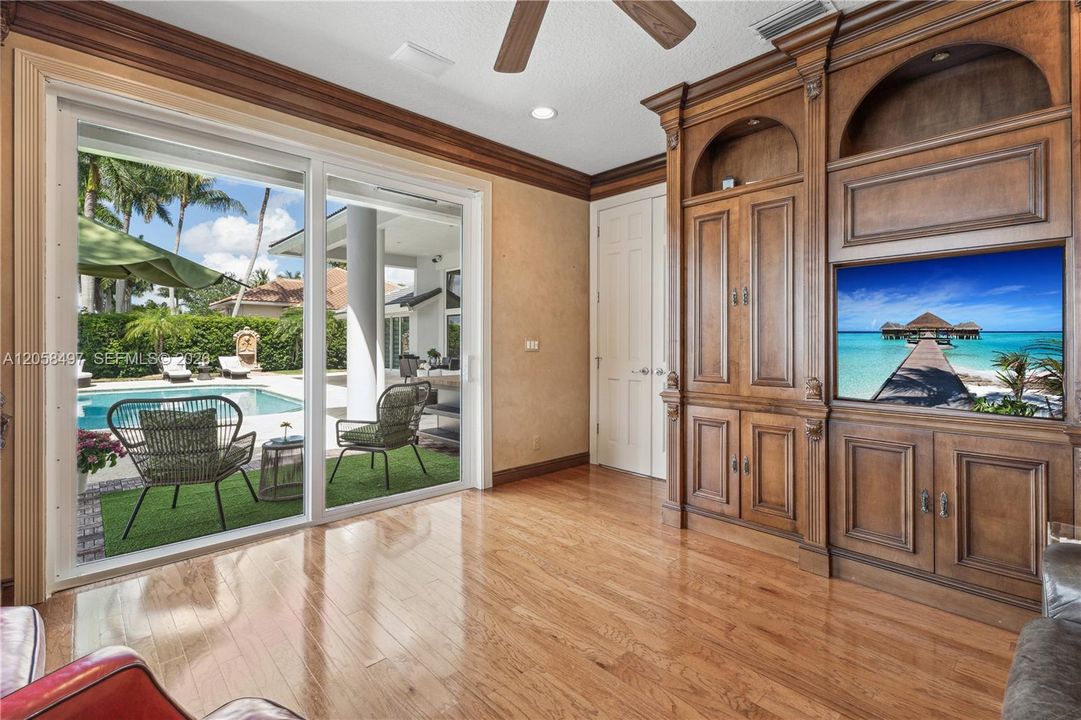 En Venta: $2,495,000 (6 camas, 5 baños, 4437 Pies cuadrados)