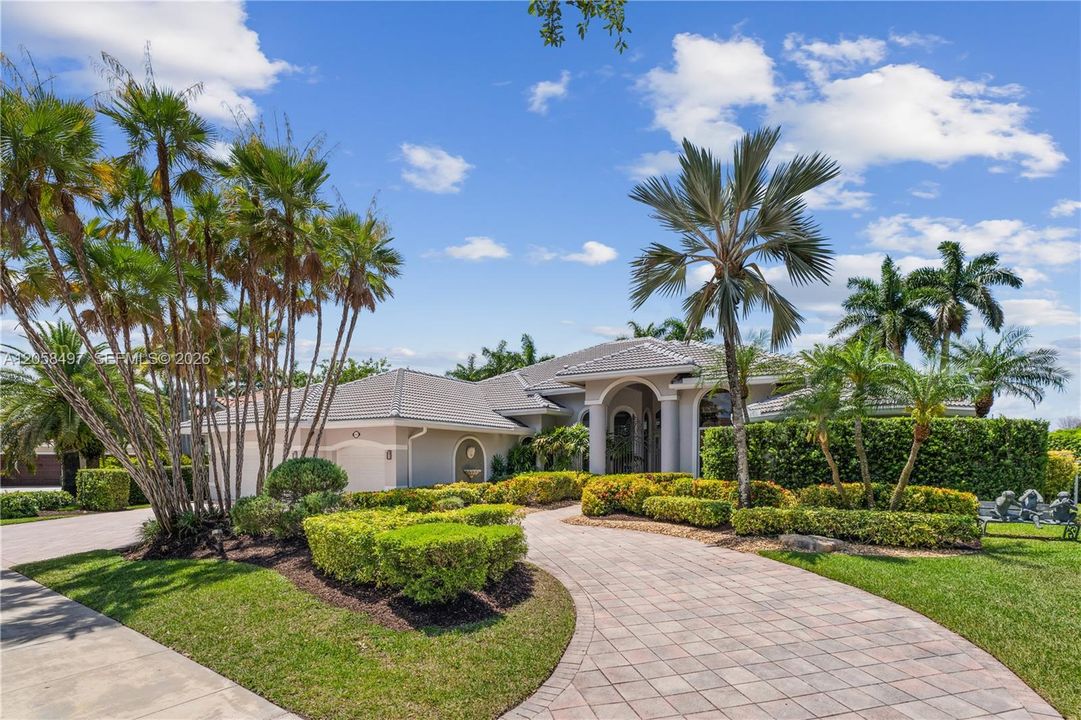 En Venta: $2,495,000 (6 camas, 5 baños, 4437 Pies cuadrados)