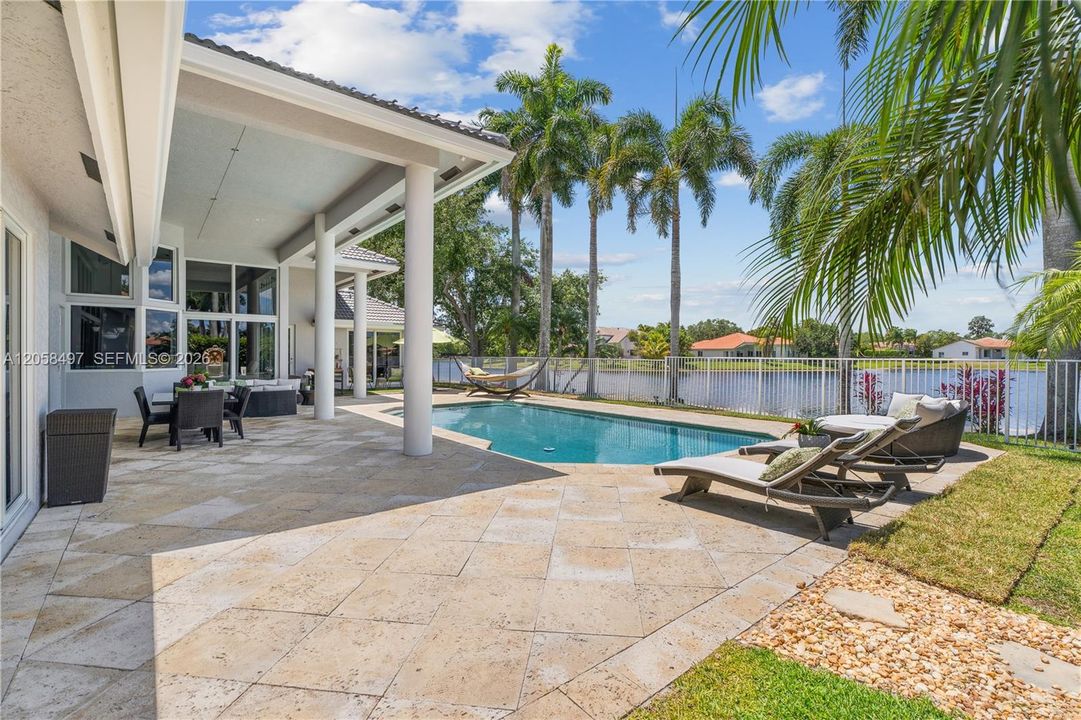 En Venta: $2,495,000 (6 camas, 5 baños, 4437 Pies cuadrados)
