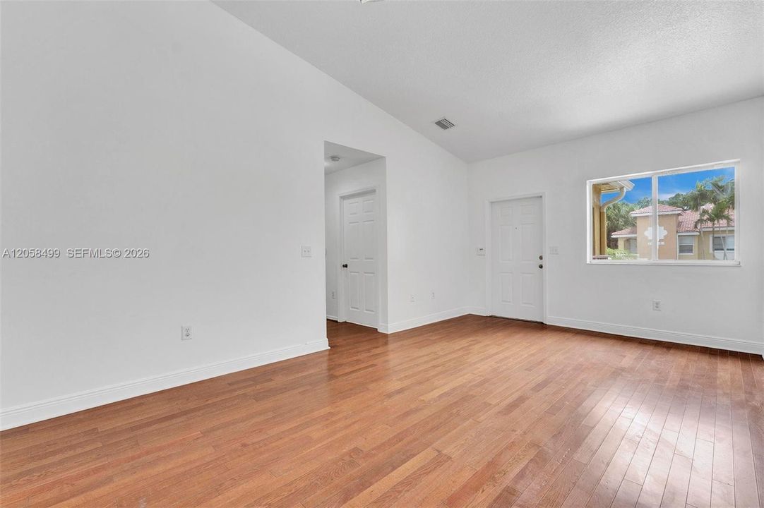 В аренду: $2,250 (2 спален, 2 ванн, 970 Квадратных фут)