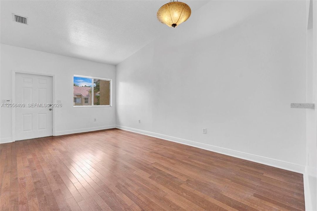 В аренду: $2,250 (2 спален, 2 ванн, 970 Квадратных фут)