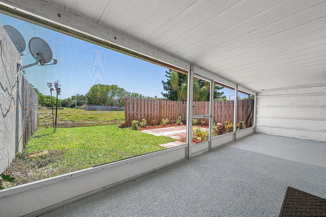 Screened-In Patio