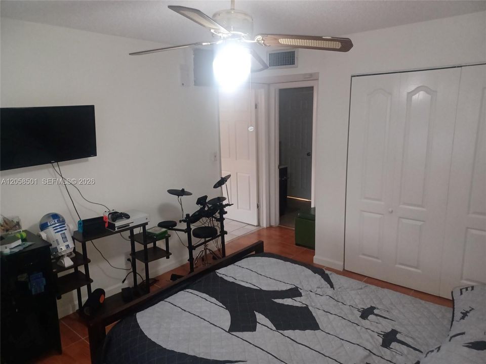 For Sale: $165,000 (2 beds, 1 baths, 1000 Square Feet)