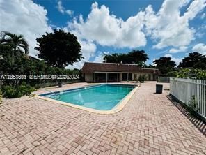 For Sale: $165,000 (2 beds, 1 baths, 1000 Square Feet)
