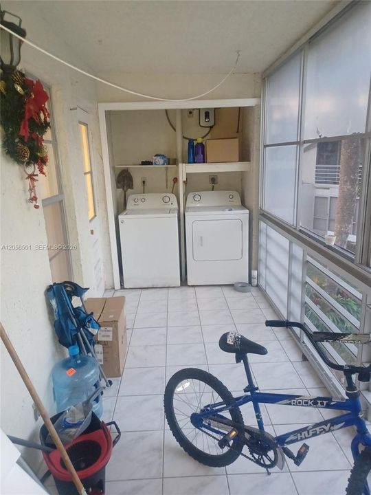For Sale: $165,000 (2 beds, 1 baths, 1000 Square Feet)