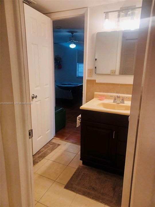 For Sale: $165,000 (2 beds, 1 baths, 1000 Square Feet)