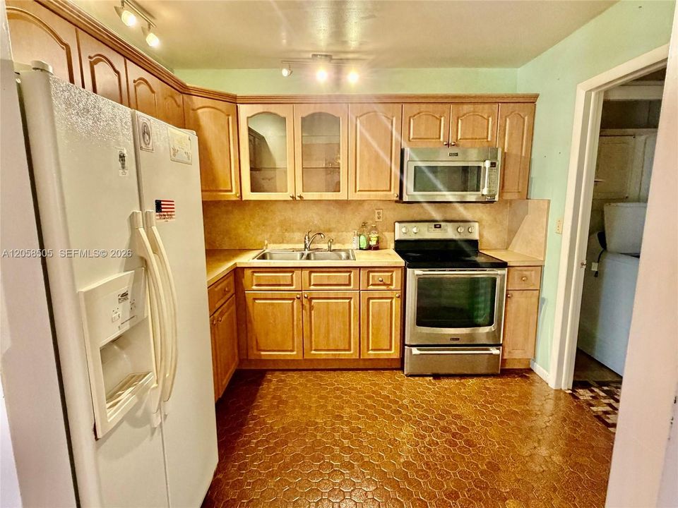 На продажу: $475,000 (3 спален, 1 ванн, 1726 Квадратных фут)