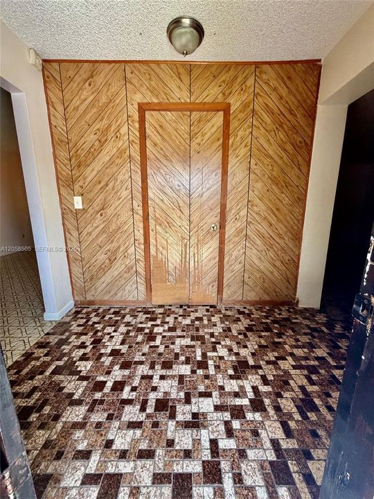 На продажу: $475,000 (3 спален, 1 ванн, 1726 Квадратных фут)