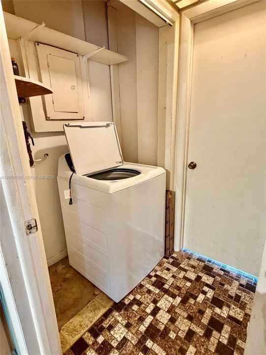На продажу: $475,000 (3 спален, 1 ванн, 1726 Квадратных фут)