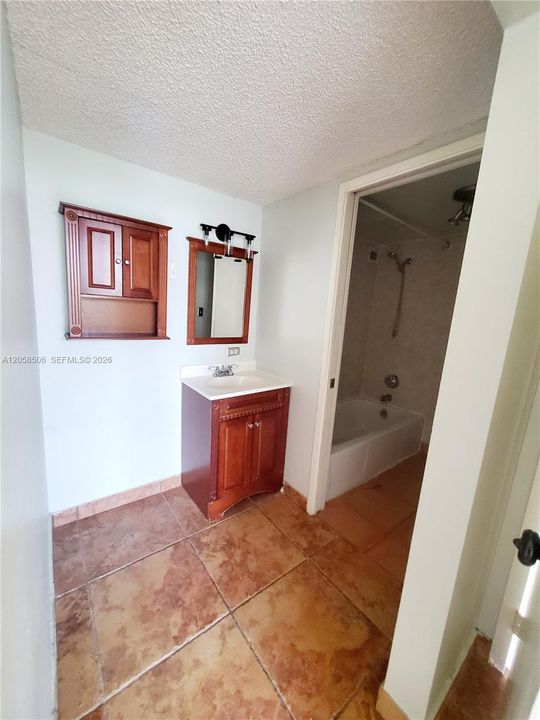 В аренду: $1,850 (1 спален, 1 ванн, 767 Квадратных фут)