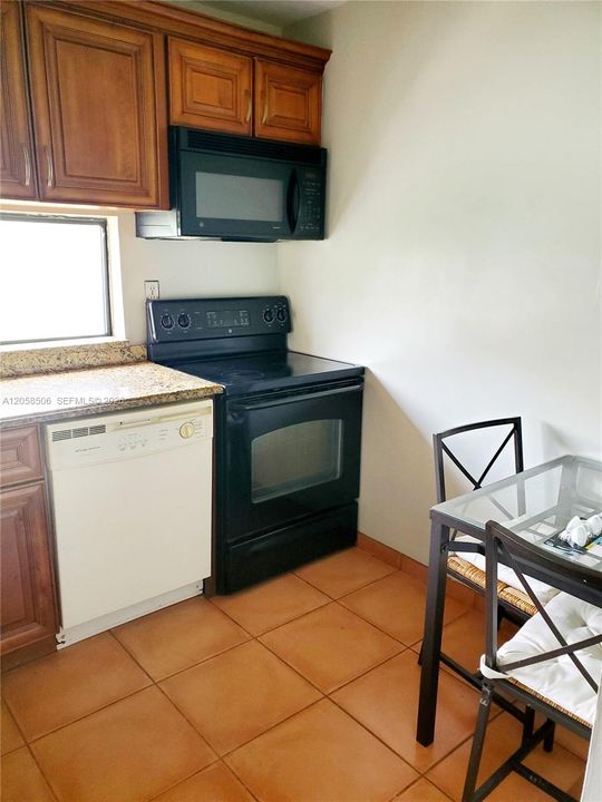 В аренду: $1,850 (1 спален, 1 ванн, 767 Квадратных фут)