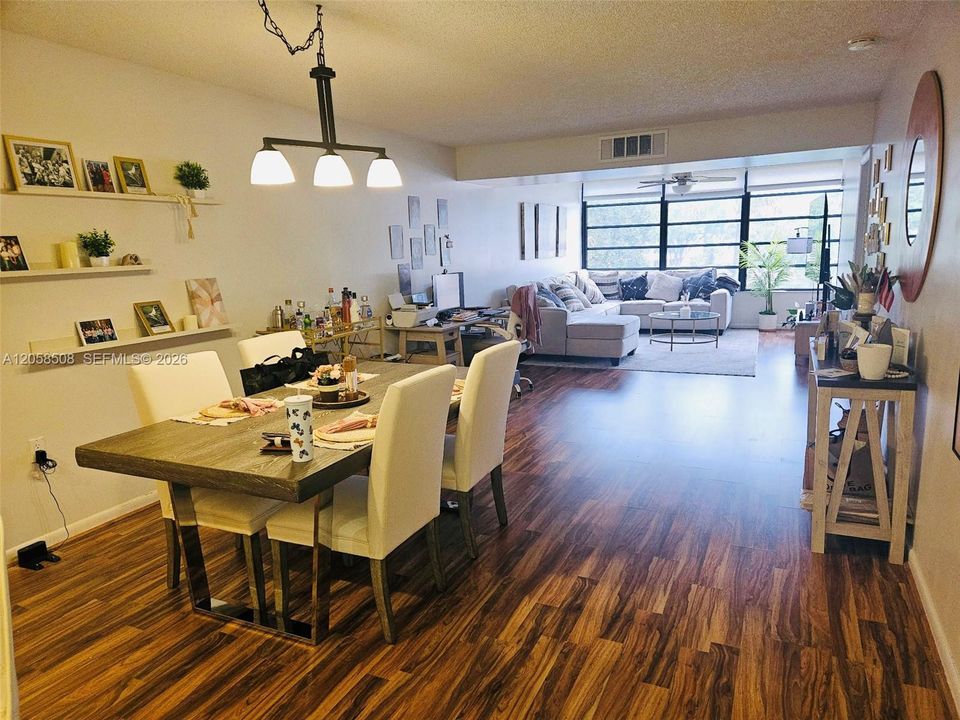 На продажу: $265,000 (2 спален, 2 ванн, 1385 Квадратных фут)