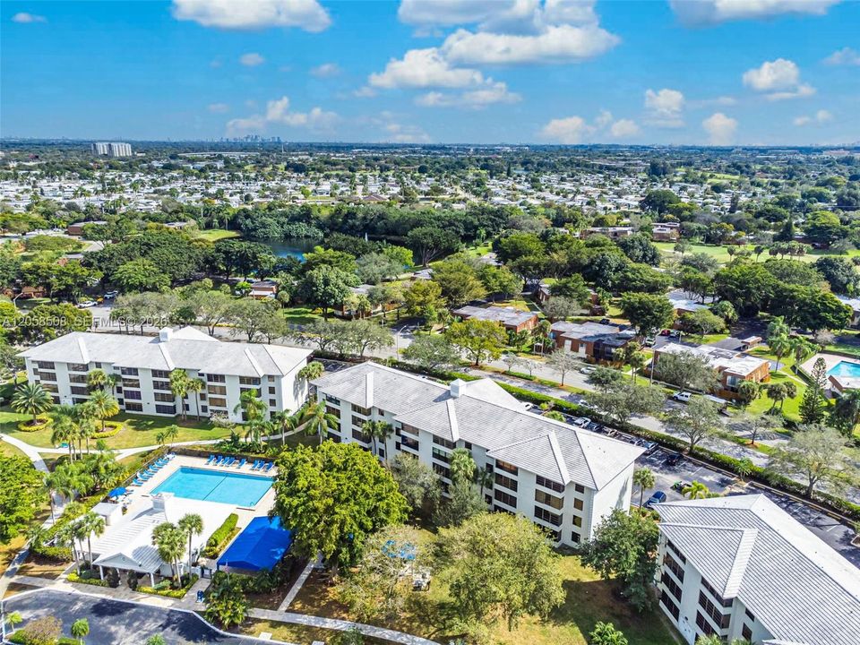 На продажу: $265,000 (2 спален, 2 ванн, 1385 Квадратных фут)