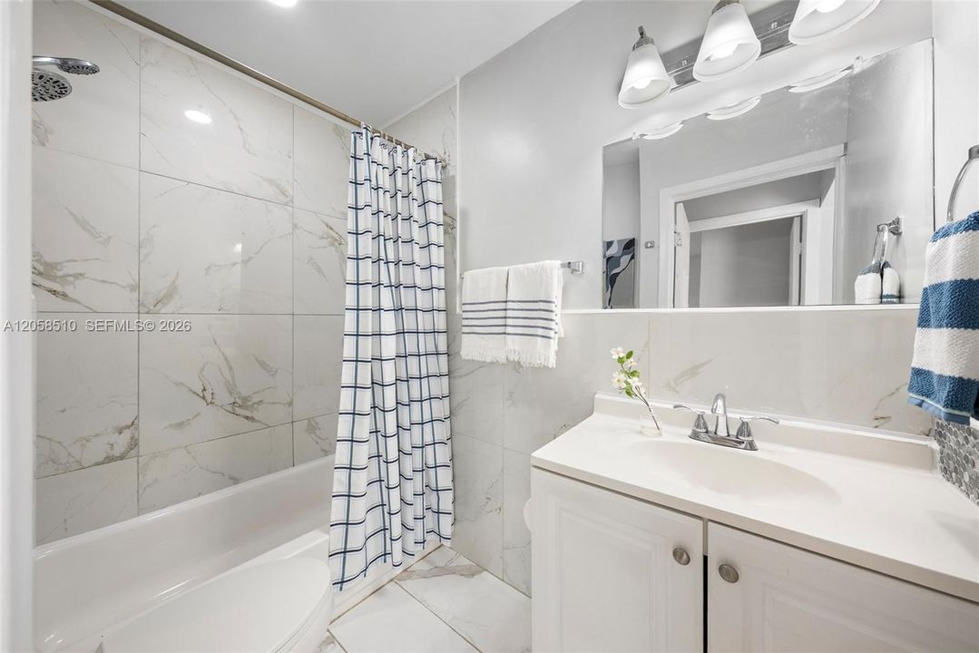 В аренду: $2,975 (2 спален, 2 ванн, 1299 Квадратных фут)