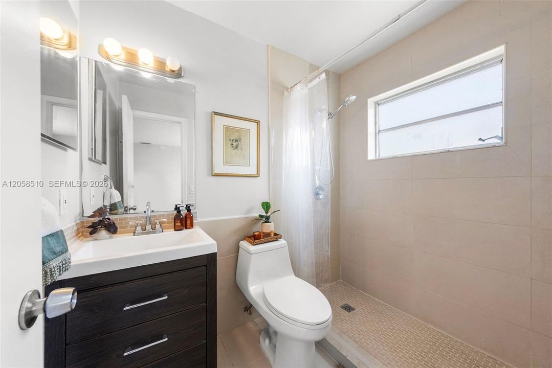 В аренду: $2,975 (2 спален, 2 ванн, 1299 Квадратных фут)