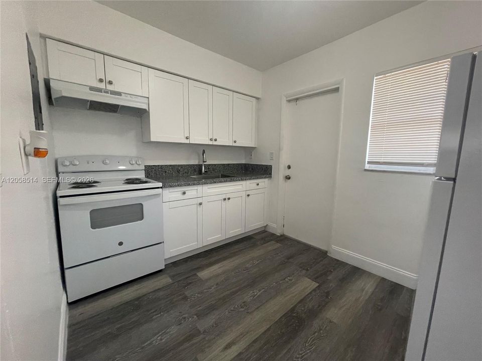 В аренду: $1,400 (1 спален, 1 ванн, 2280 Квадратных фут)