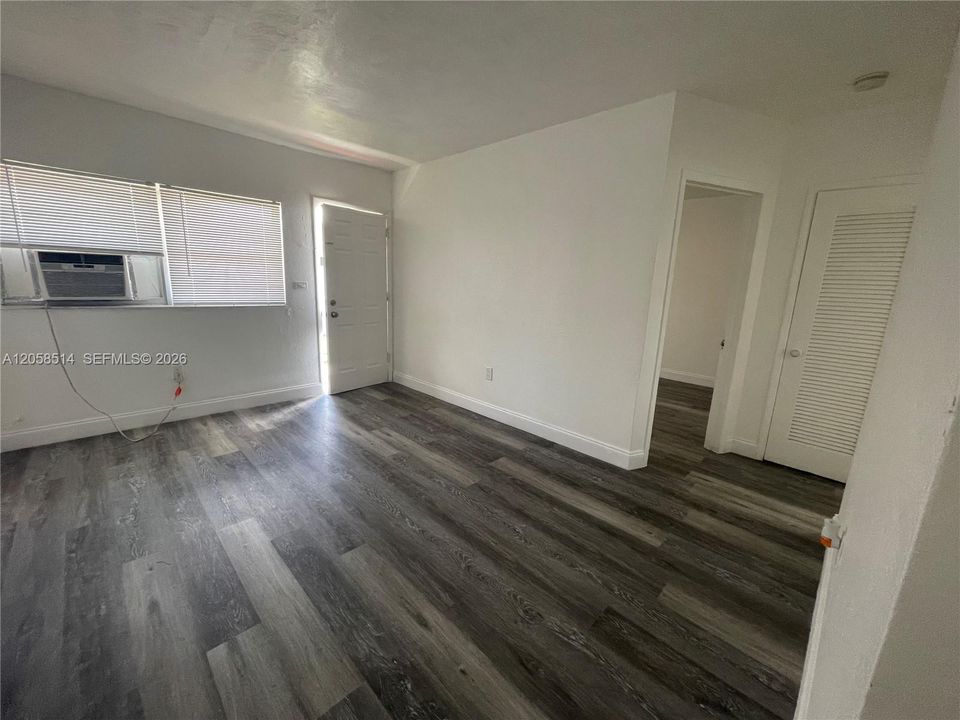 В аренду: $1,400 (1 спален, 1 ванн, 2280 Квадратных фут)