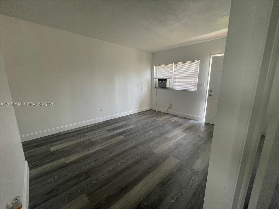 В аренду: $1,400 (1 спален, 1 ванн, 2280 Квадратных фут)