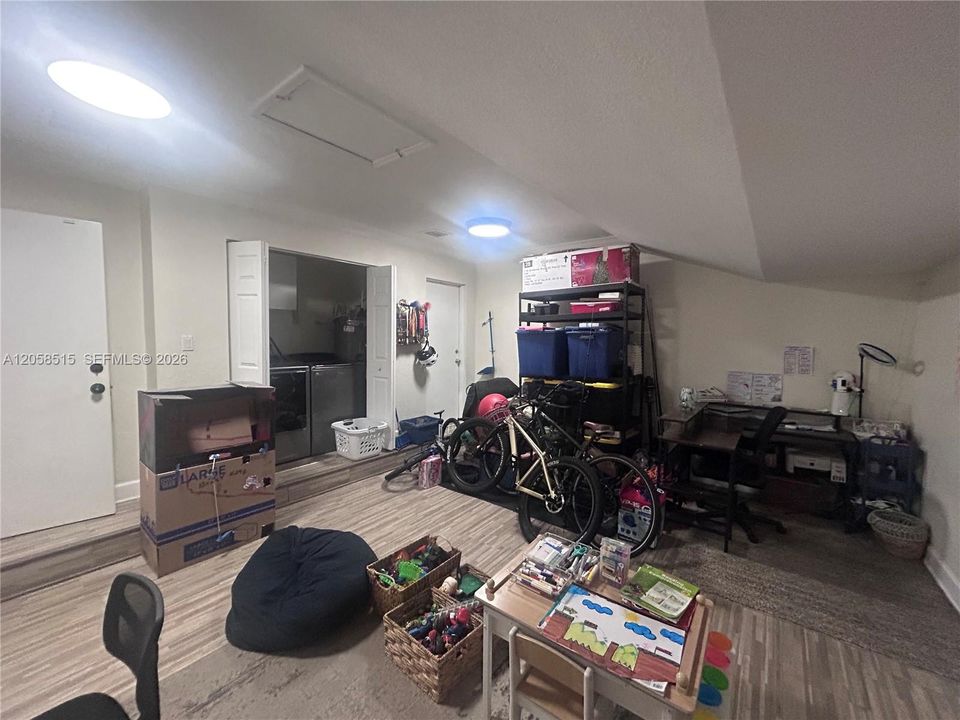 В аренду: $3,300 (3 спален, 2 ванн, 1471 Квадратных фут)