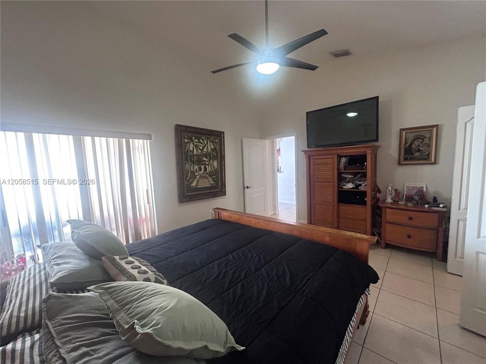 В аренду: $3,300 (3 спален, 2 ванн, 1471 Квадратных фут)
