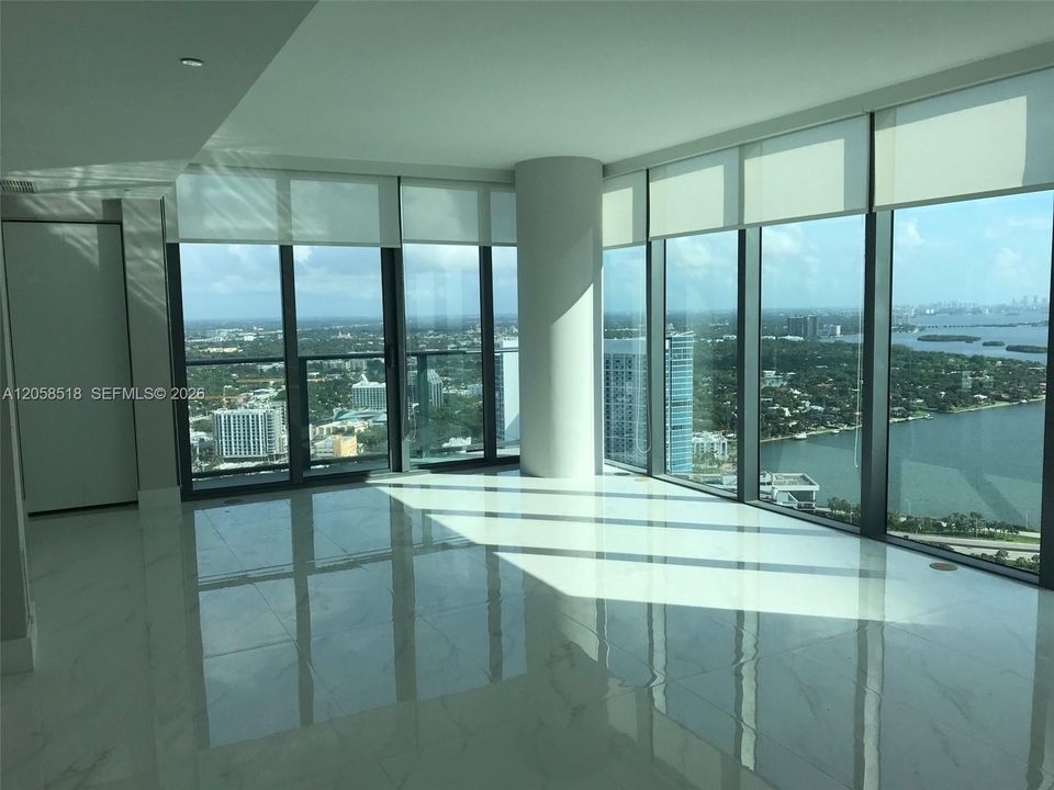 Active With Contract: $4,600 (1 beds, 1 baths, 706 Square Feet)