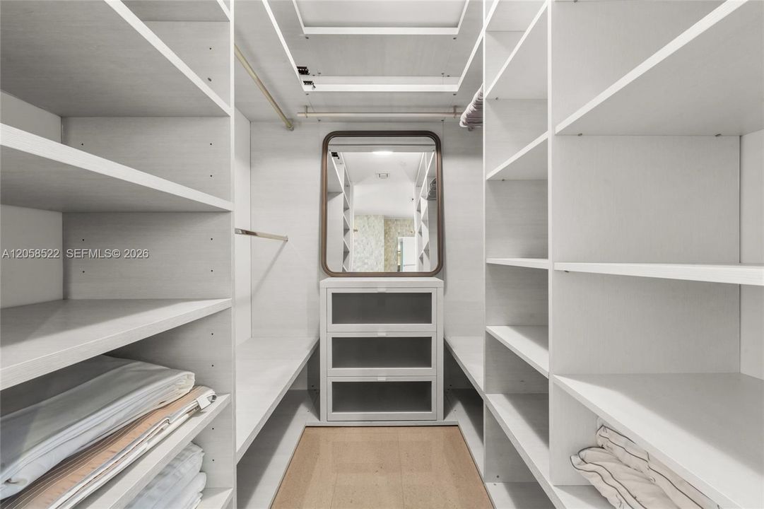 В аренду: $5,000 (1 спален, 1 ванн, 810 Квадратных фут)