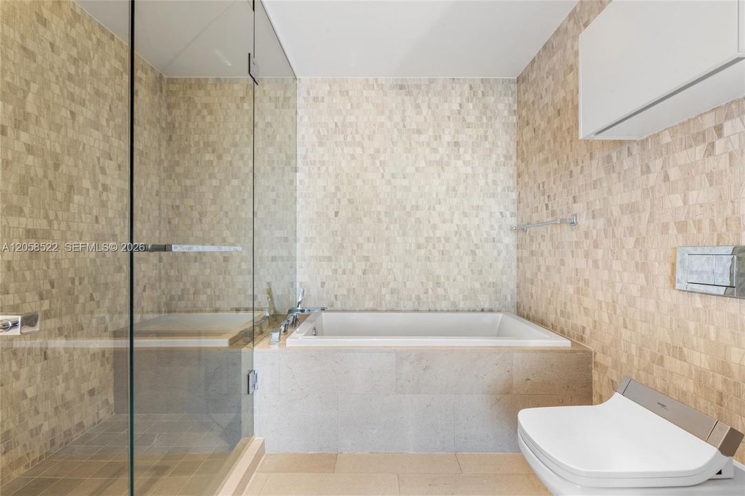 В аренду: $5,000 (1 спален, 1 ванн, 810 Квадратных фут)