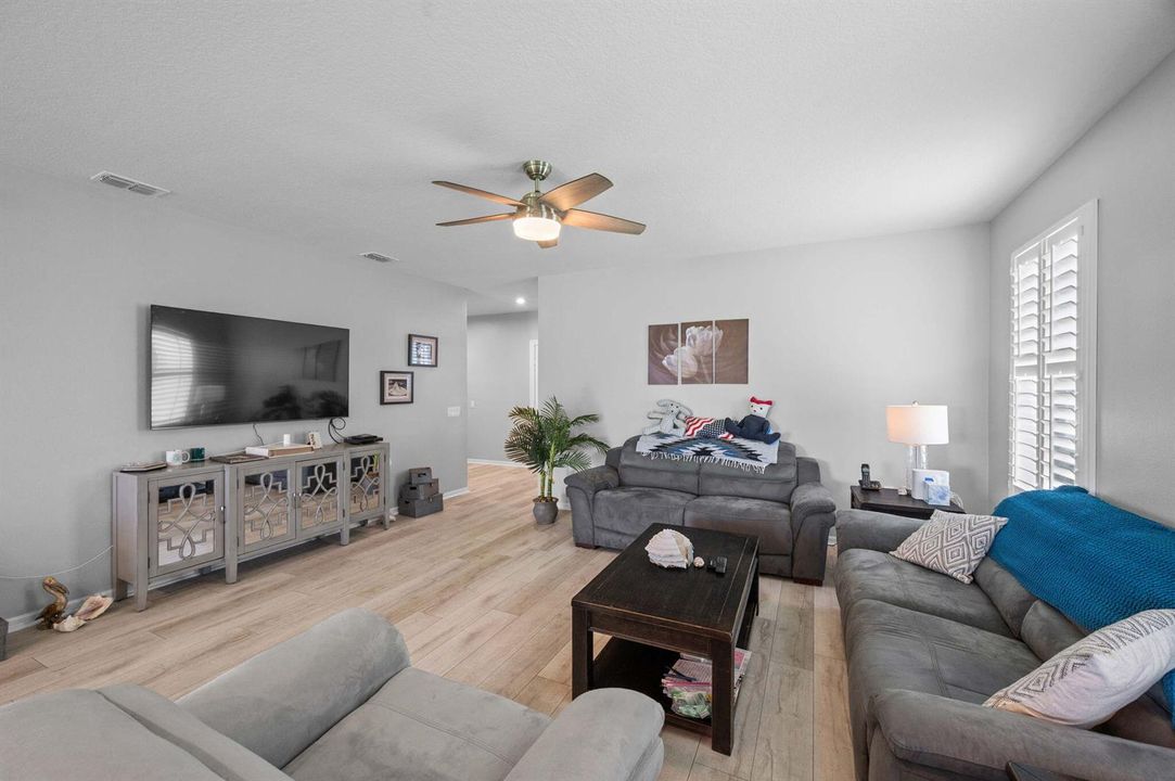 12-web-or-mls-3833 Lancove Way - Full -