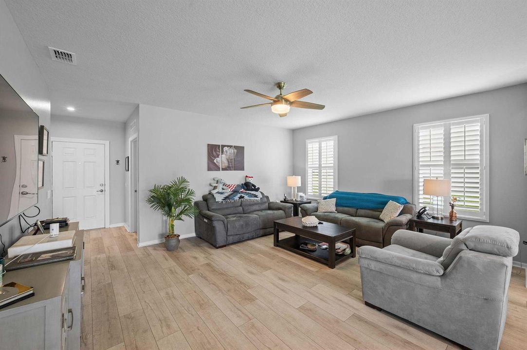 11-web-or-mls-3833 Lancove Way - Full -
