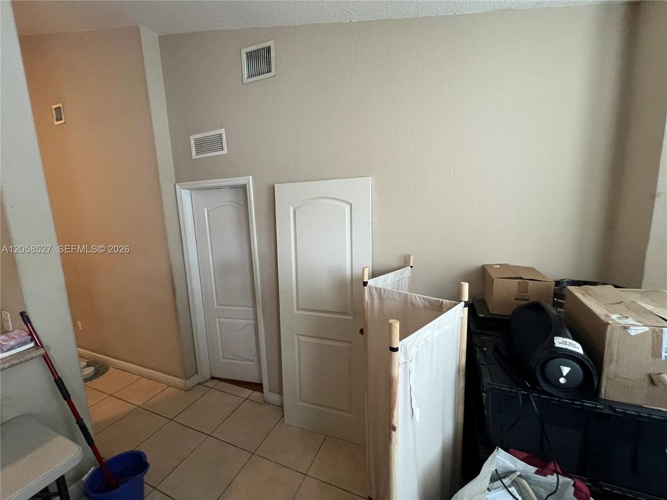 En Renta: $1,775 (3 camas, 2 baños, 1076 Pies cuadrados)