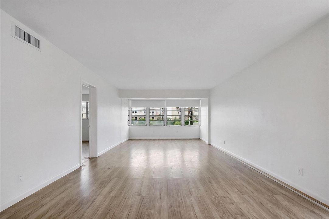 09-19001 NE 14th Ave #145_009