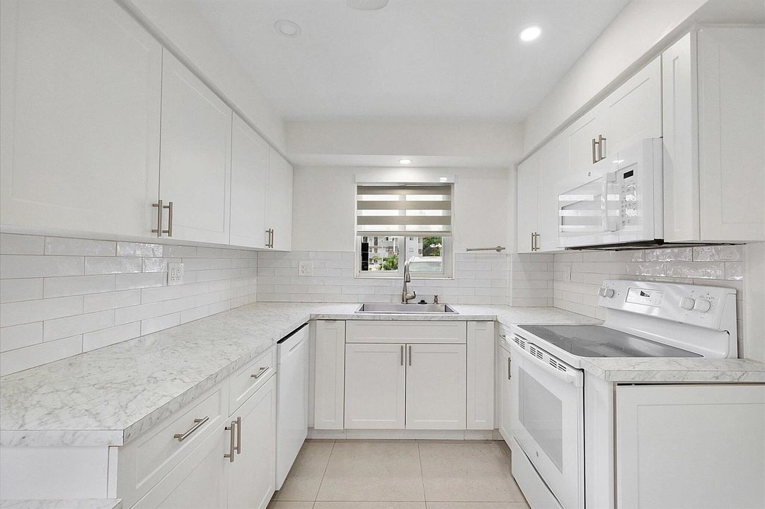 11-19001 NE 14th Ave #145_011
