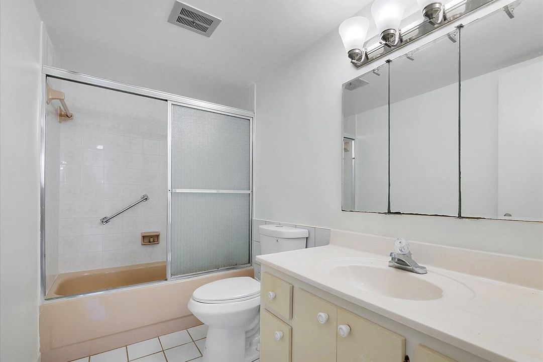 25-19001 NE 14th Ave #145_025
