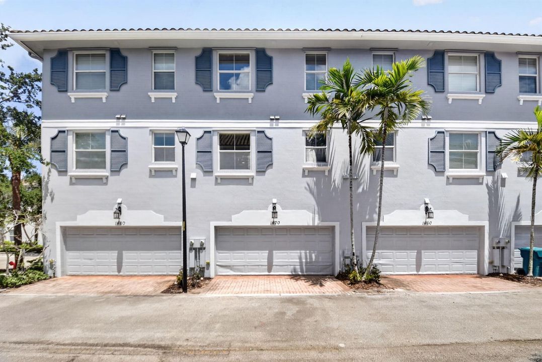 2 CAR GARAGE