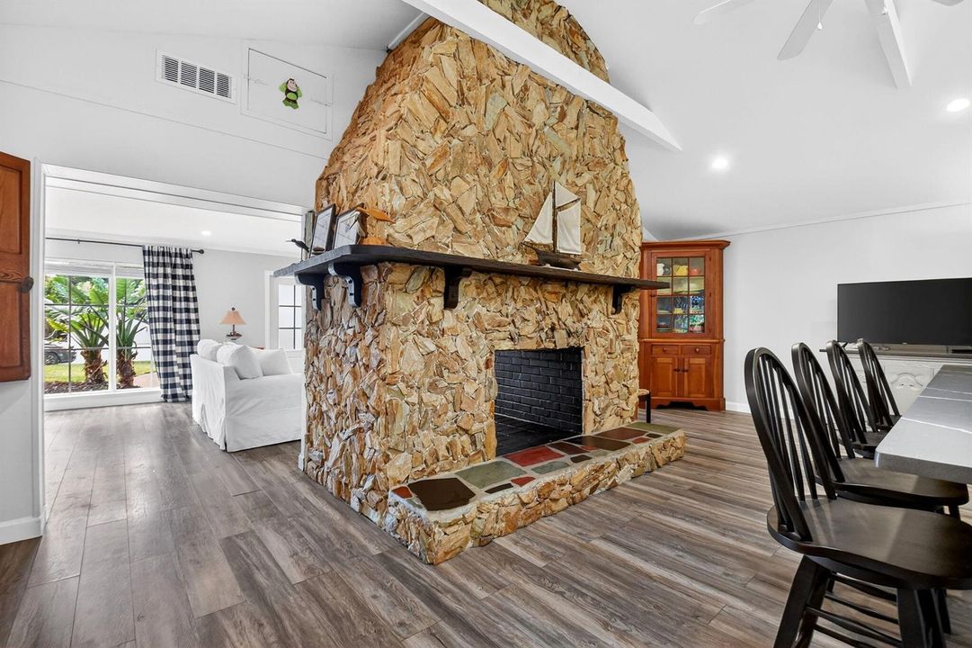 2842 fireplace 2
