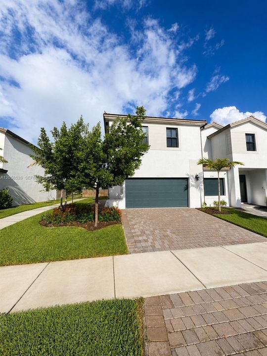 En Venta: $569,000 (3 camas, 2 baños, 1812 Pies cuadrados)
