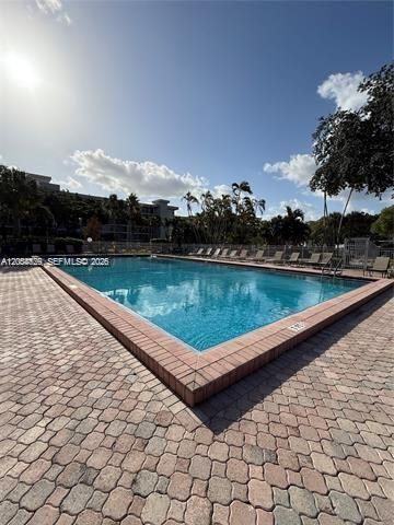 For Rent: $2,350 (2 beds, 2 baths, 1100 Square Feet)