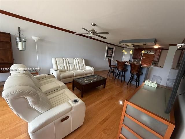 For Rent: $2,350 (2 beds, 2 baths, 1100 Square Feet)