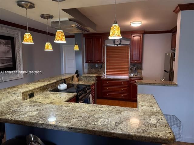 For Rent: $2,350 (2 beds, 2 baths, 1100 Square Feet)
