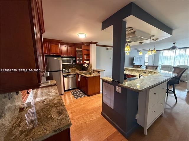 For Rent: $2,350 (2 beds, 2 baths, 1100 Square Feet)