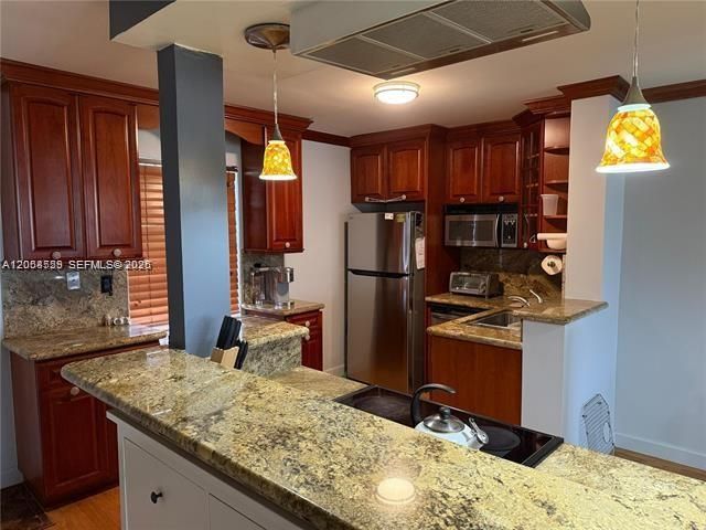 For Rent: $2,350 (2 beds, 2 baths, 1100 Square Feet)