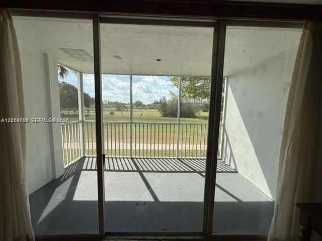For Rent: $2,350 (2 beds, 2 baths, 1100 Square Feet)