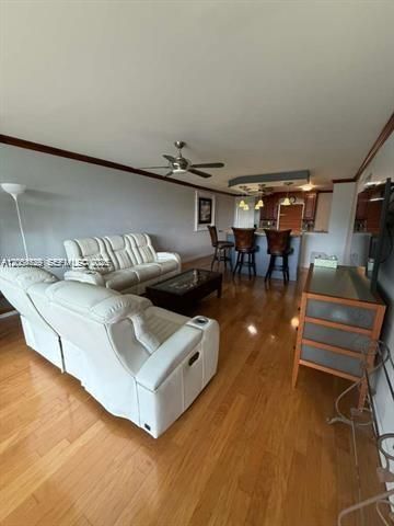 For Rent: $2,350 (2 beds, 2 baths, 1100 Square Feet)
