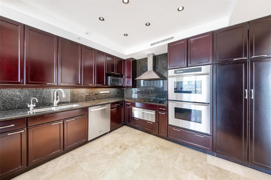 В аренду: $11,000 (3 спален, 3 ванн, 3264 Квадратных фут)