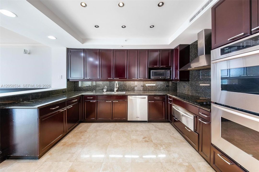 В аренду: $11,000 (3 спален, 3 ванн, 3264 Квадратных фут)