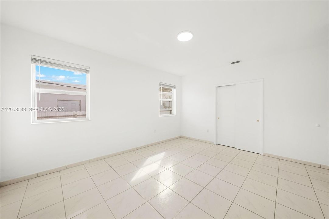 En Renta: $3,495 (3 camas, 2 baños, 1076 Pies cuadrados)